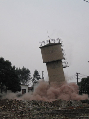 脚手拆除30米圆柱壳水塔